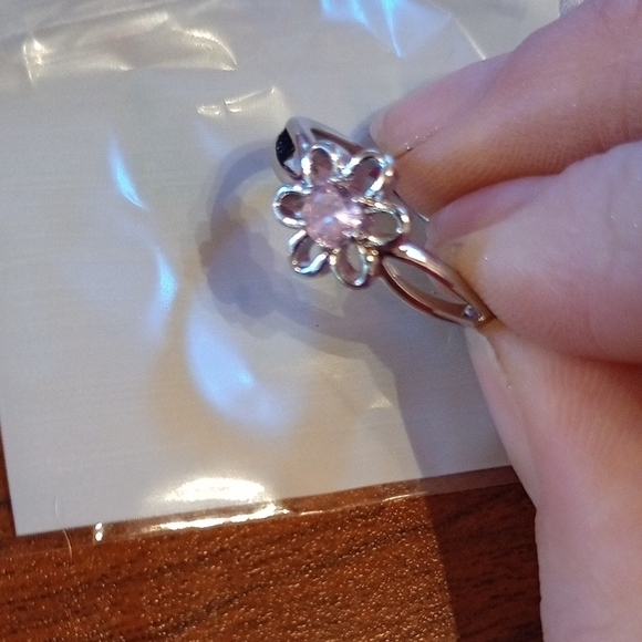 Ring Jewelry - ♥️ 5 / $20 Elegant Silver Floral Ring With Pink Center 🩷 Size 8